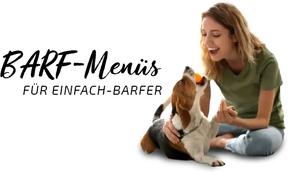 Barf-Menüs für einfach-barfer Frau spielt mit Hund