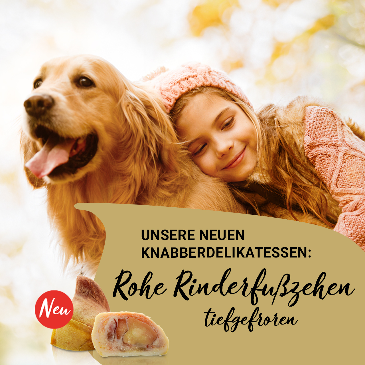 Graf Barf Rinderfußzehen Mädchen lehnt sich lächelnd an einen Golden Retriever